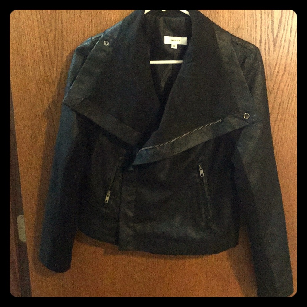 Size 36 (fits small) flyaway fitted jacket black